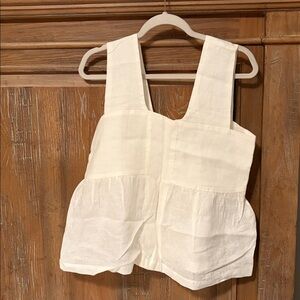 Amour Vert White Sleeveless Blouse